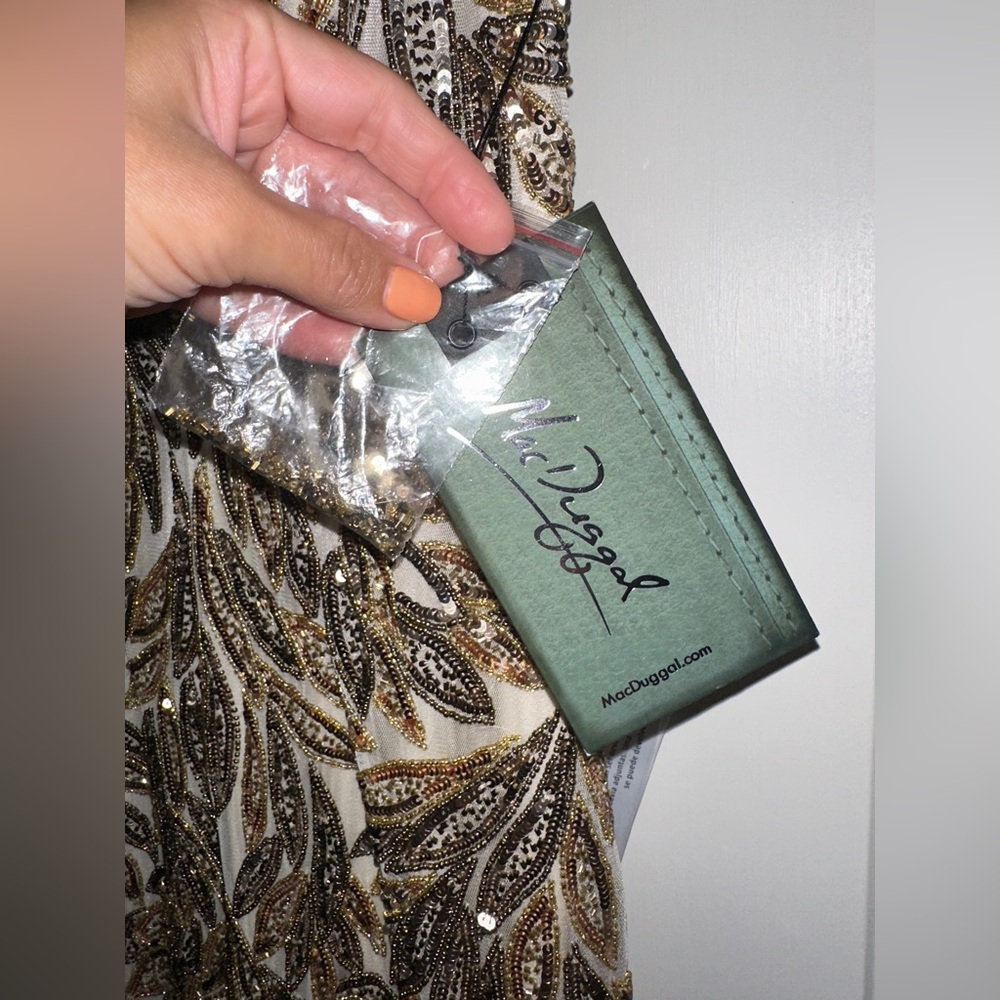 MAC DUGGAL
Gold Hand Beaded Leaf Embellished EvenPlunge Neck Evening Gown - Picture 11 of 13
